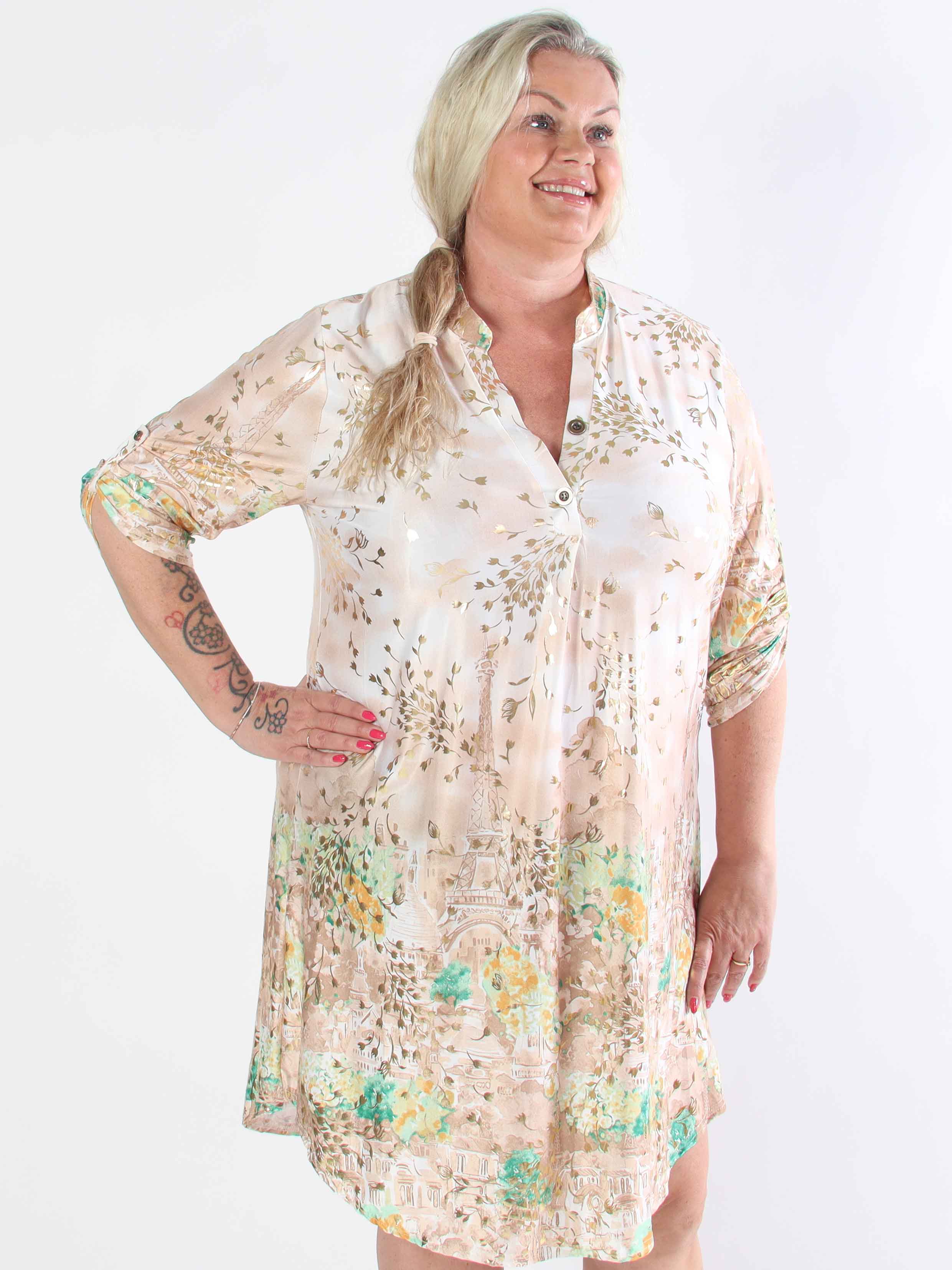 Ebba Paris Long - Elastisk mønstret plus size kjole med guld detaljer